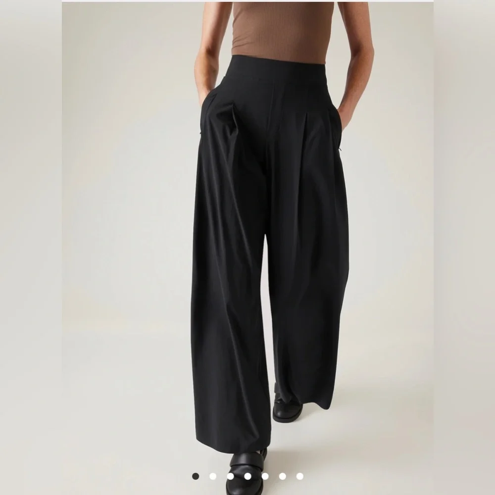 Athleta Brooklyn Heights High rise Pleated Wide Leg Pant // Black